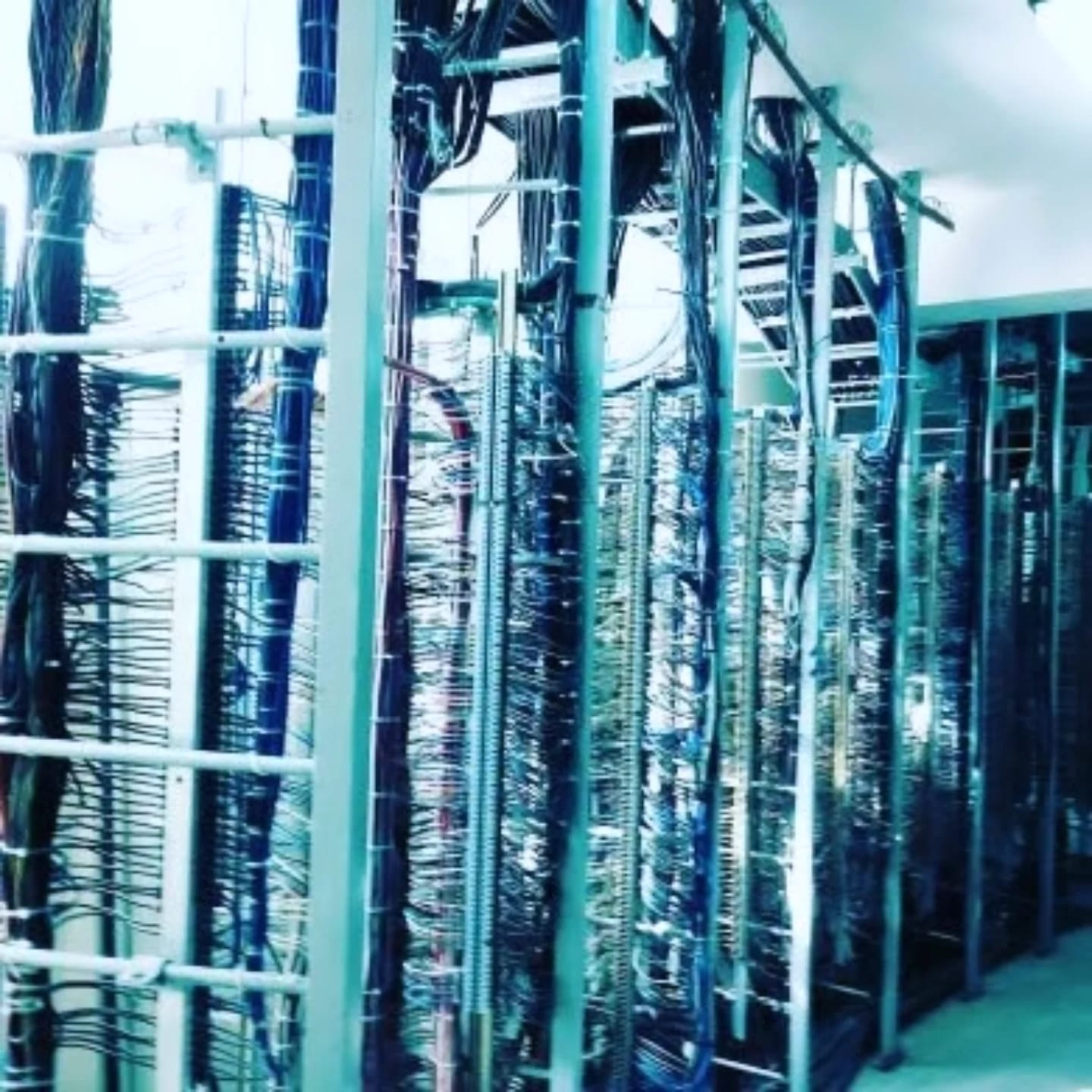 Racks y canalización de cables